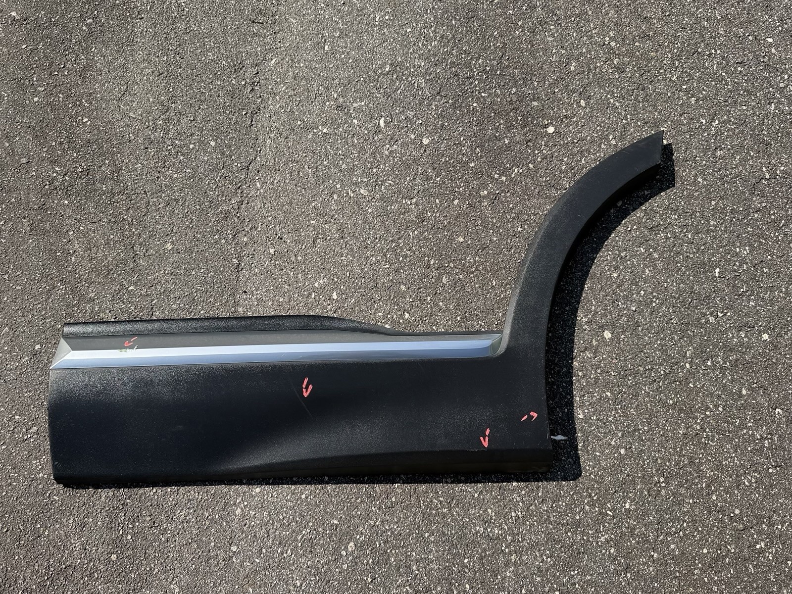 2019 2020 Hyundai Santa Fe Rear Left LH Side Door Lower Molding OEM