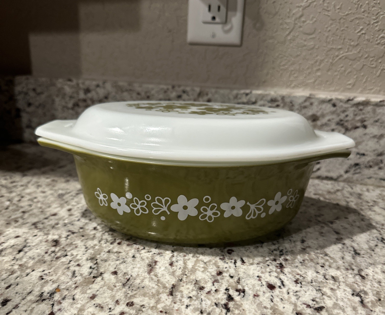 VTG PYREX Oval Casserole w/ Lid Avocado SPRING BLOSSOM CRAZY DAISY 1 1/2 QT 043 VTG PYREX Oval Casserole w/ Lid Avocado SPRING BLOSSOM CRAZY DAISY 1 1/2 QT 043