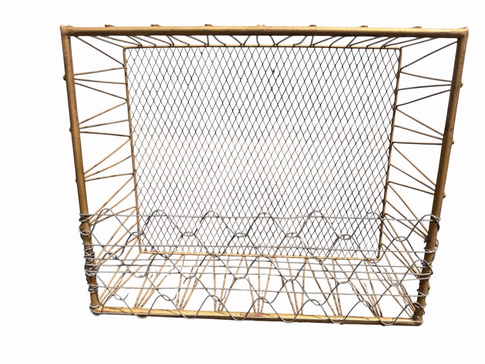 Vintage MCM Gold Metal Wire LP Record Rack Album Holder Stand Mesh Retro Vintage MCM Gold Metal Wire LP Record Rack Album Holder Stand Mesh Retro