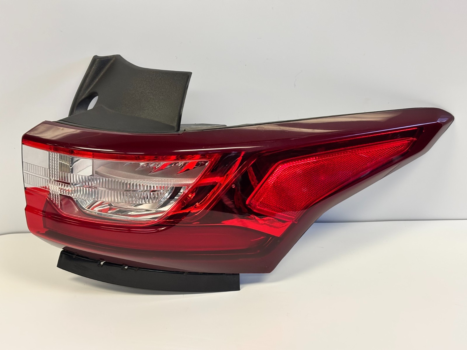 2018-2021 Chevy Traverse LED Outer Tail Light Right Passenger Side 84618032 2018-2021 Chevy Traverse LED Outer Tail Light Right Passenger Side 84618032