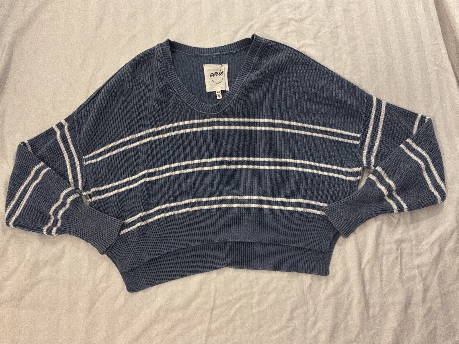 Aerie Women\'s M cropped Striped V-Neck Knit Long Sleeve Pullover Sweater