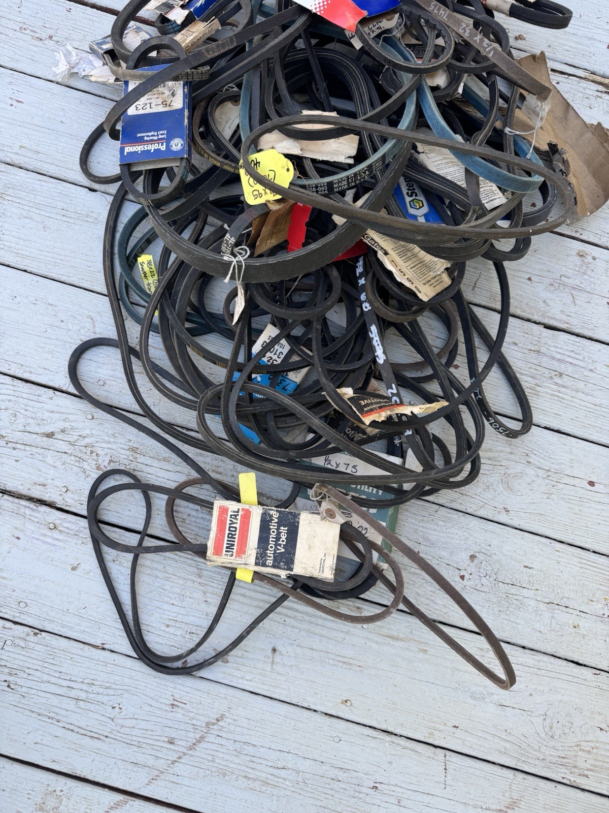 ASSORTED BELTS LOT - UNKNOWN # OF BELTS. DIFFERENT BRANDS. NO RETURNS.