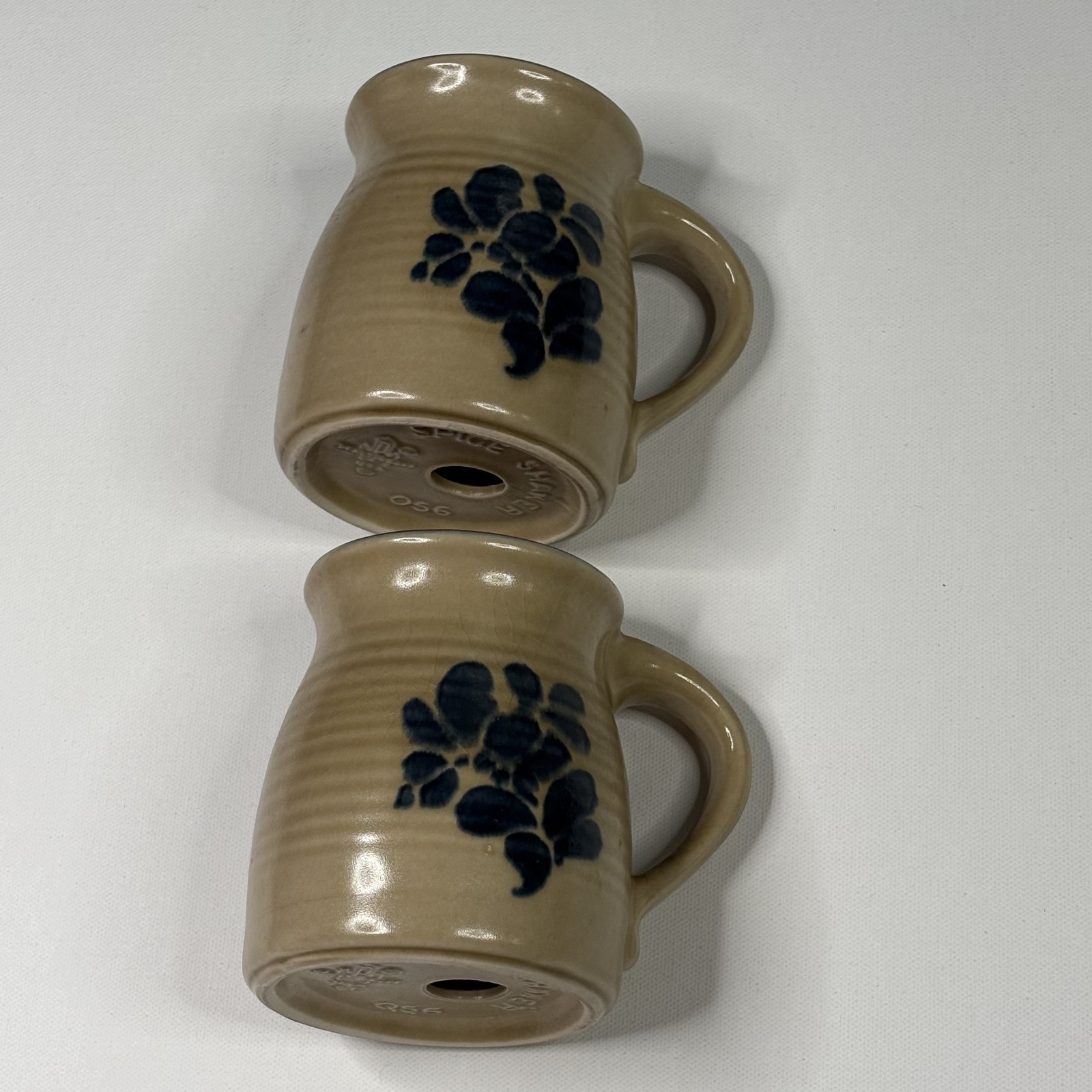 Vintage Pfaltzgraff Folk Art Stoneware Spice Shaker 056 Vintage Pfaltzgraff Folk Art Stoneware Spice Shaker 056