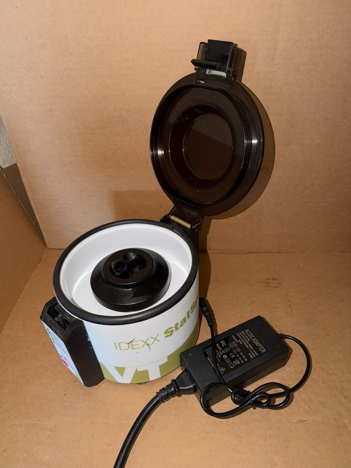 IDEXX StatSpin VT Veterinary Centrifuge V901-22 with Power Supply and Rotor