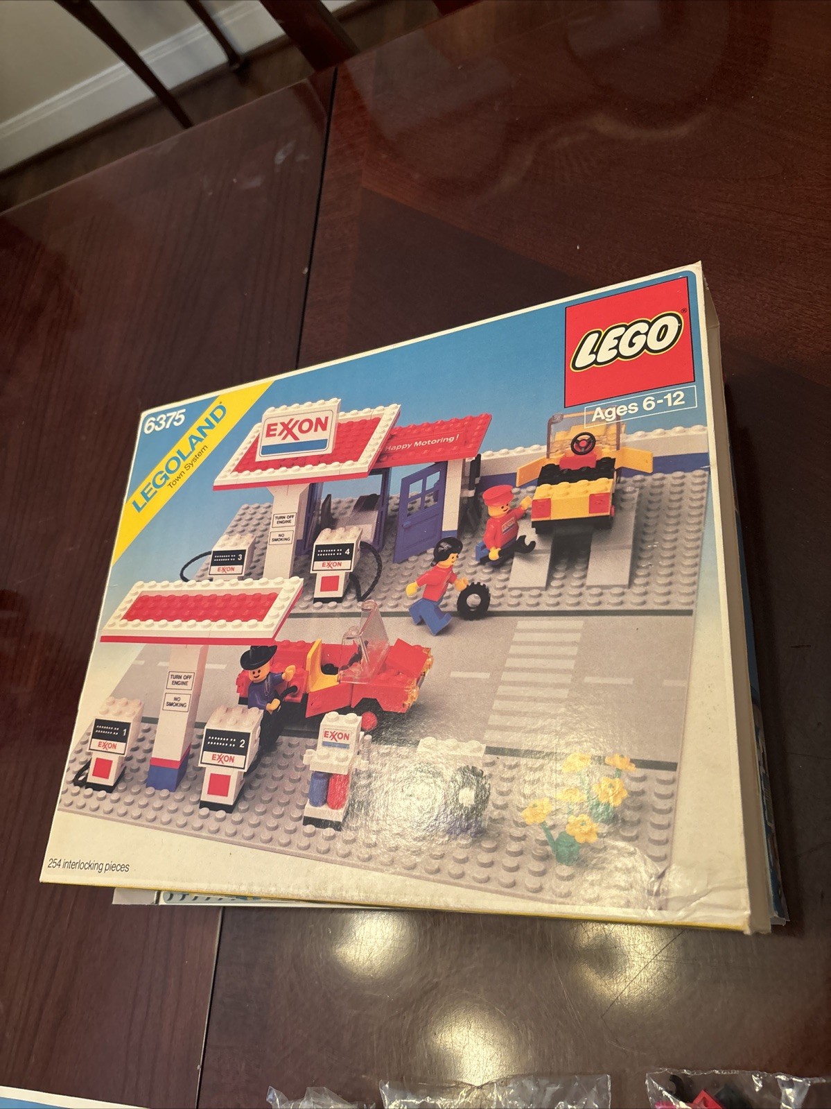 LEGO Town: Exxon Gas Station Brand New 6375-2 Legoland Vintage Castle LEGO Town: Exxon Gas Station Brand New 6375-2 Legoland Vintage Castle