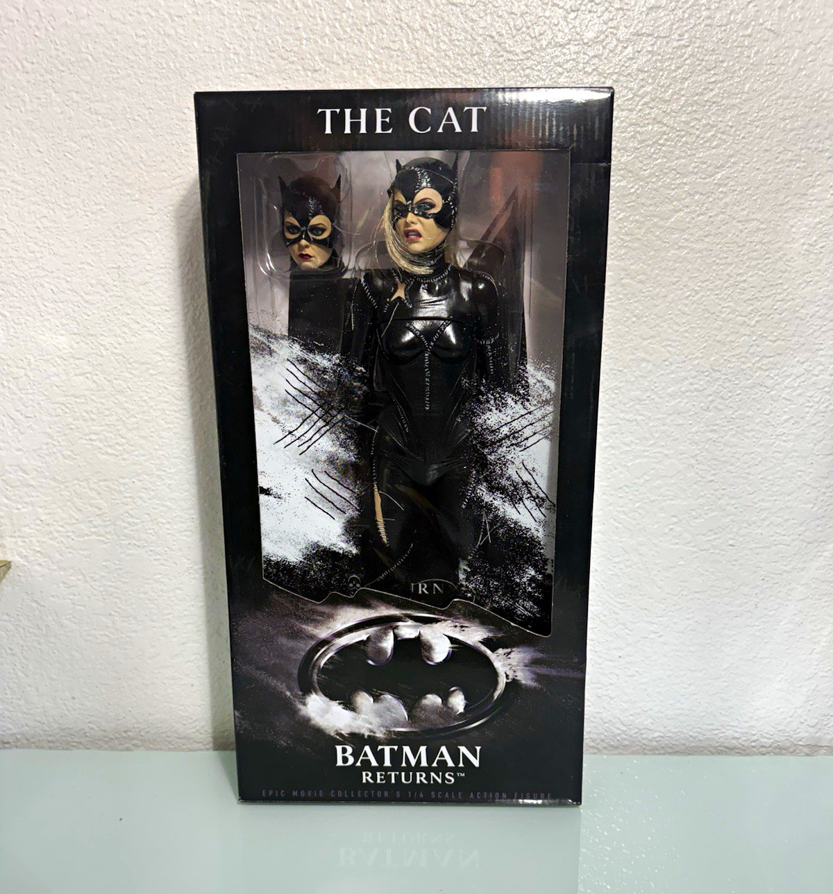 NECA Batman Returns Catwoman Selina Kyle 1:4 Scale Figure + Accessories NIB