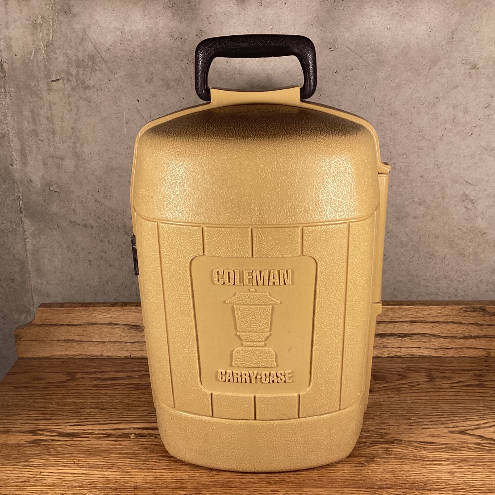 VINTAGE COLEMAN YELLOW CLAMSHELL LANTERN CARRY PLASTIC 1977 WITH FUNNELL