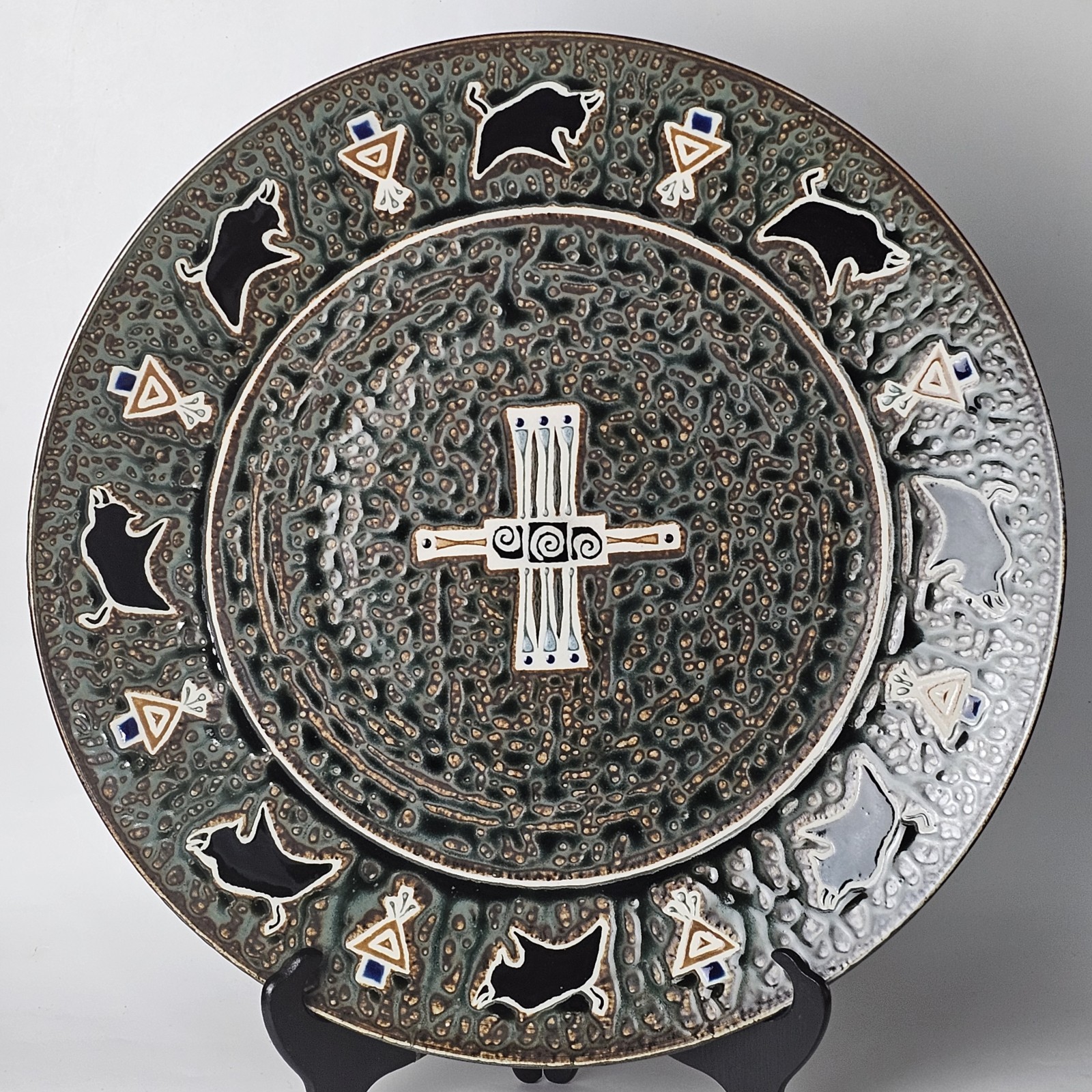 Signed Rebecca Livingston Studio Art Pottery Wax Resist Buffalo Platter 17\