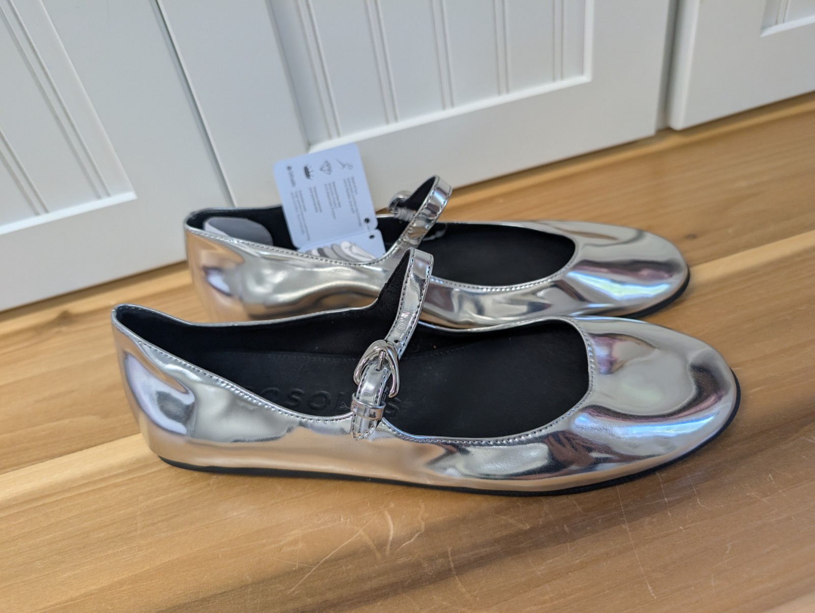 NWT Aerosoles Womens Perry Mary Jane Silver Metallic Flats Sz 8.5 Chic Comfy NWT Aerosoles Womens Perry Mary Jane Silver Metallic Flats Sz 8.5 Chic Comfy
