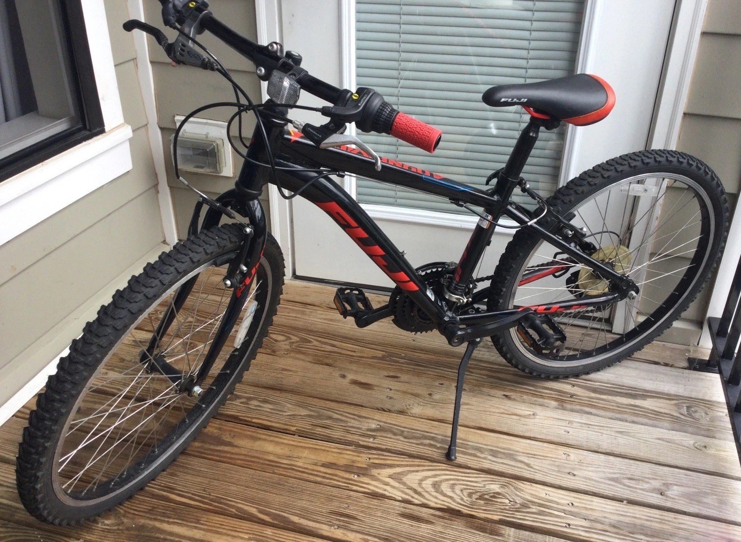 Fuji Dynamite Black/Red Mountain Boys and Girls Bike 24\ Fuji Dynamite Black/Red Mountain Boys and Girls Bike 24\