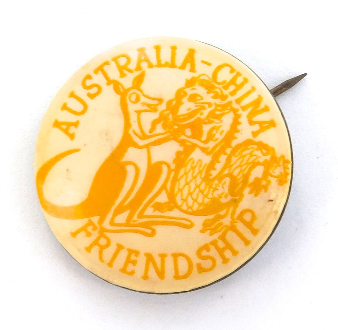 RARE c1930s / 1940s “AUSTRALIA - CHINA FRIENDSHIP” BADGE