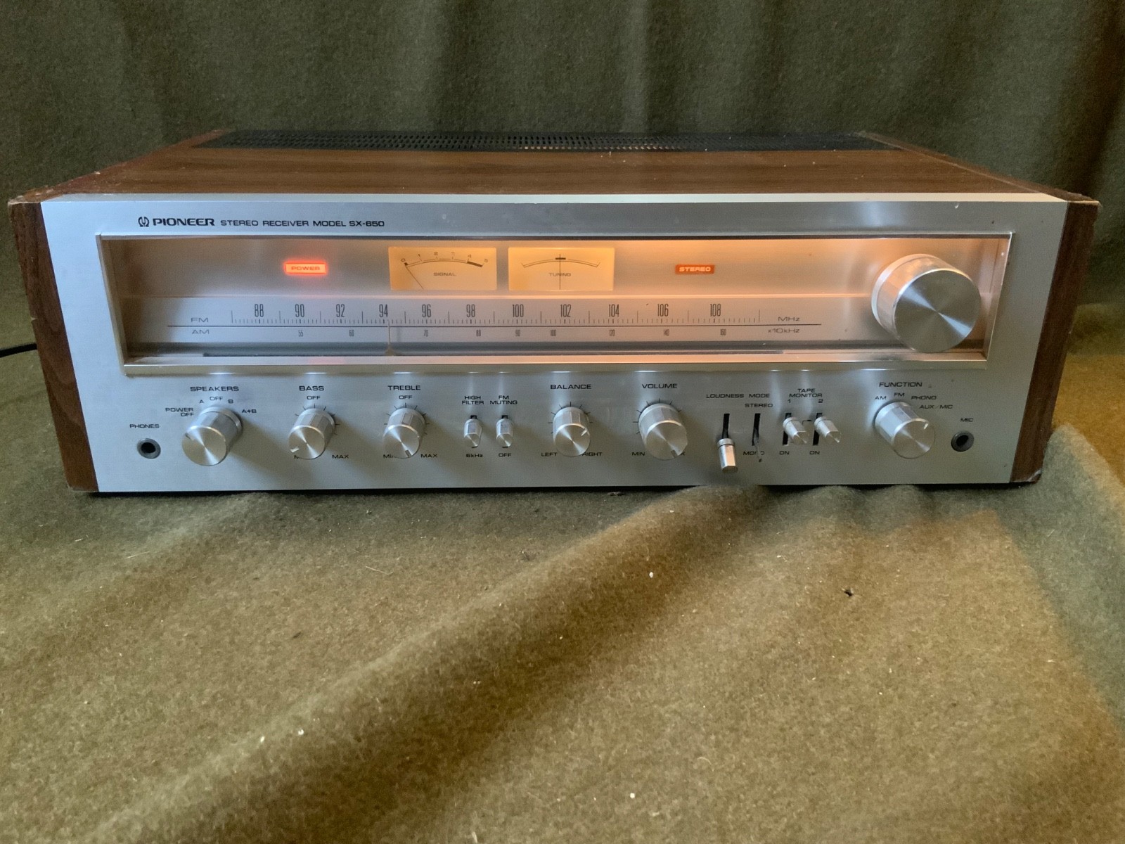 Vintage Pioneer SX-650 Vintage AM/FM Stereo Receiver - Tested Works