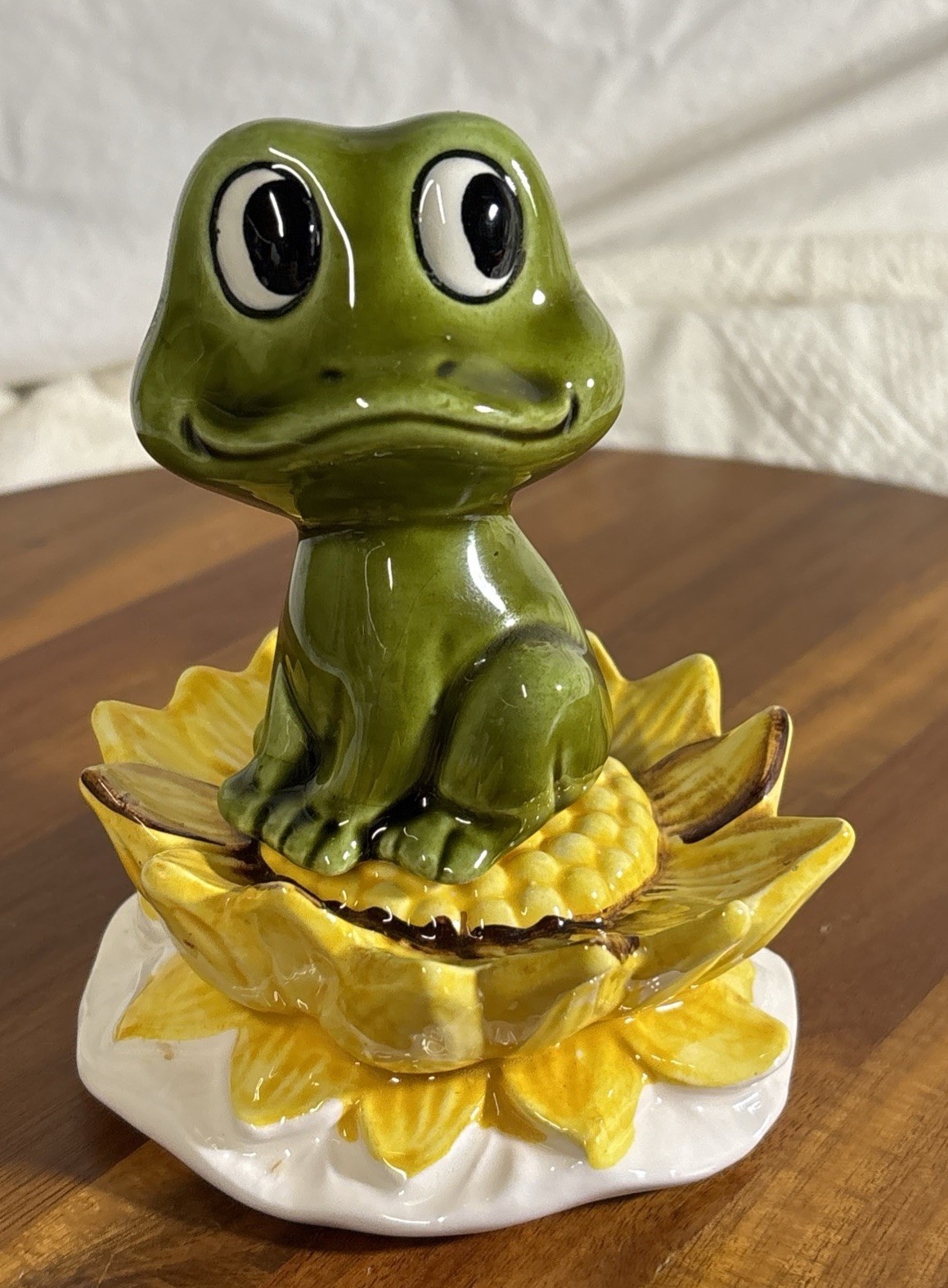 Vintage 1978 Sears & Roebuck Neil the Frog & Lily Pad Salt & Pepper Shakers EUC