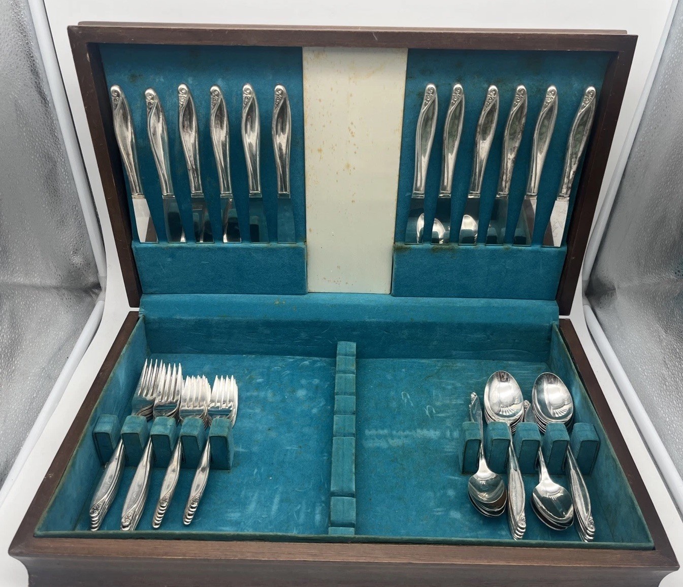 Vintage WM A Rogers Oneida Flowertime Silverplate Flatware 60pc Serves 12 Case