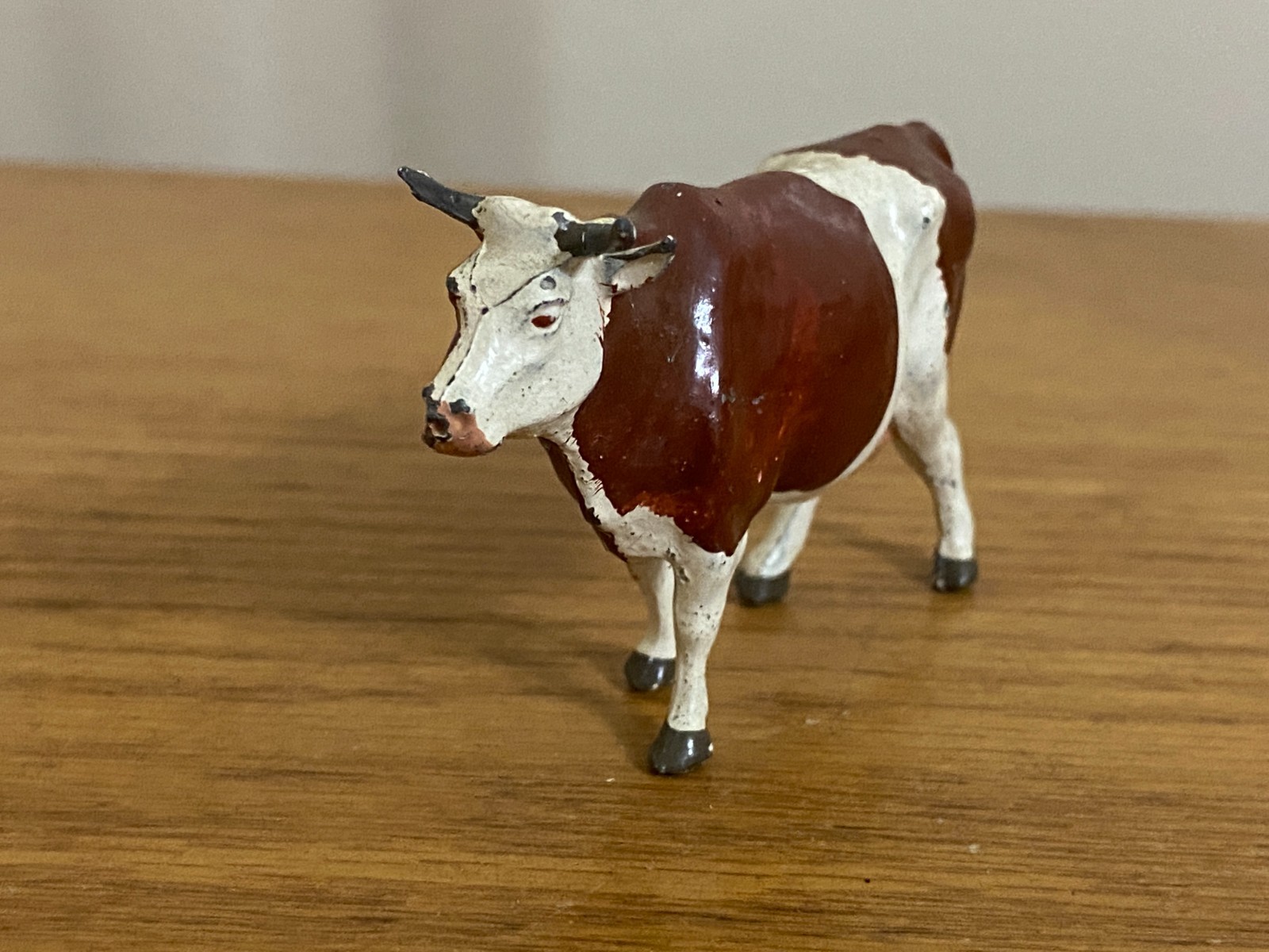 Britains Cow Vintage Hollow Cast Metal Farm Figure A8-18