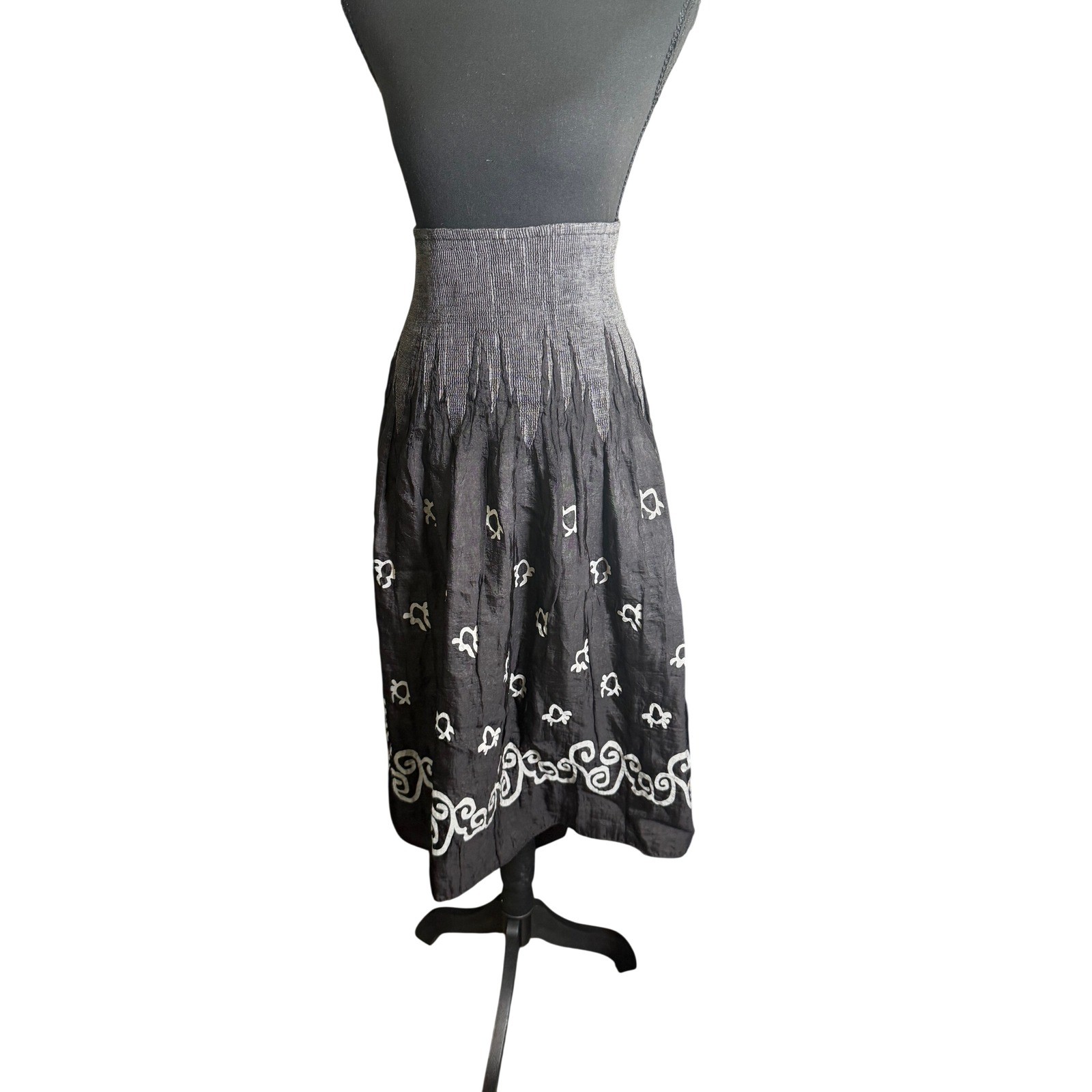 Lapis  by Anthropologie Midi Skirt Women\'s OS Black  Smocked Embroidered A097