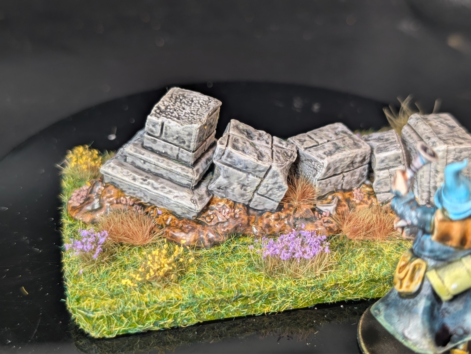 Well painted terrain/scatter ruins with grass and flowers d&d miniature