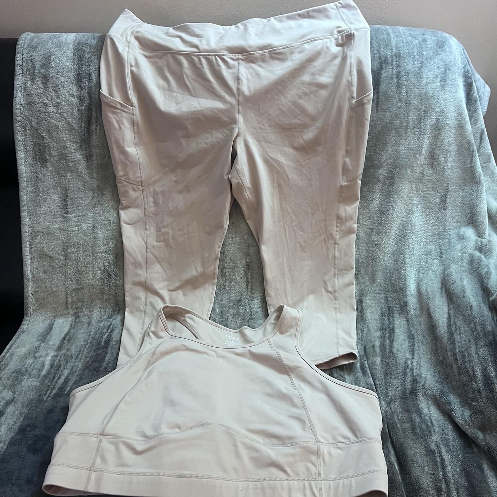 Torrid Tan Size 5 Two Piece Active Set