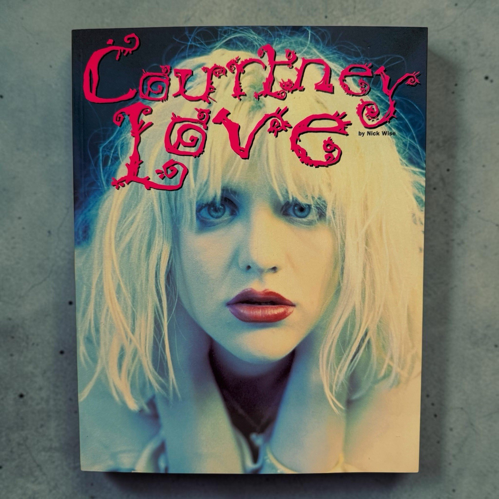 Courtney Love by Nick Wise 1995 Vintage Biography Book Omnibus Press Rare Hole