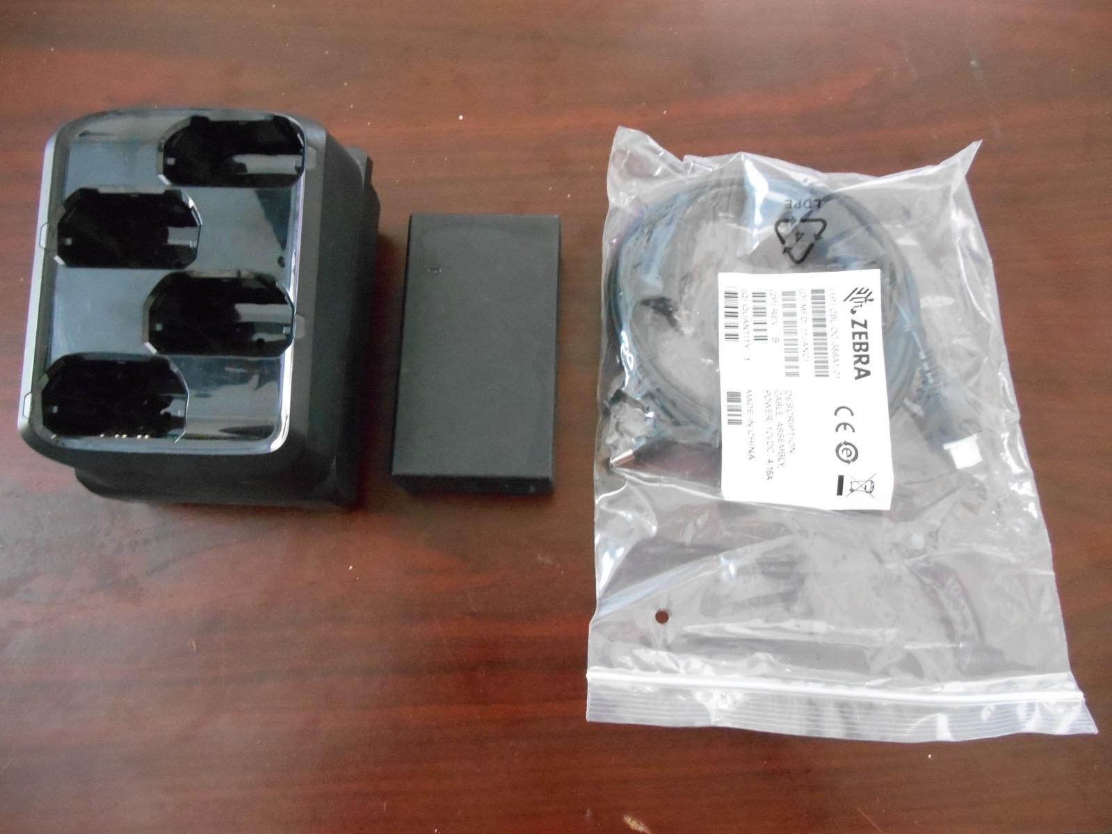 Zebra SAC-MC33-4SCHG-01  MC32N0 MC3300 Scanner 4-Slot Battery Charger Cradle