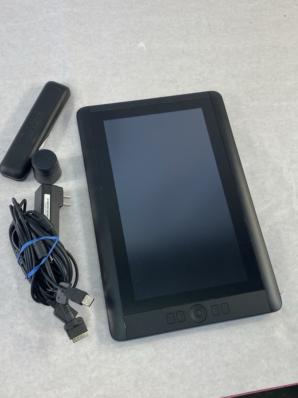 Wacom DTK-1300 Cintiq 13HD Creative Pen & Touch Display Tablet