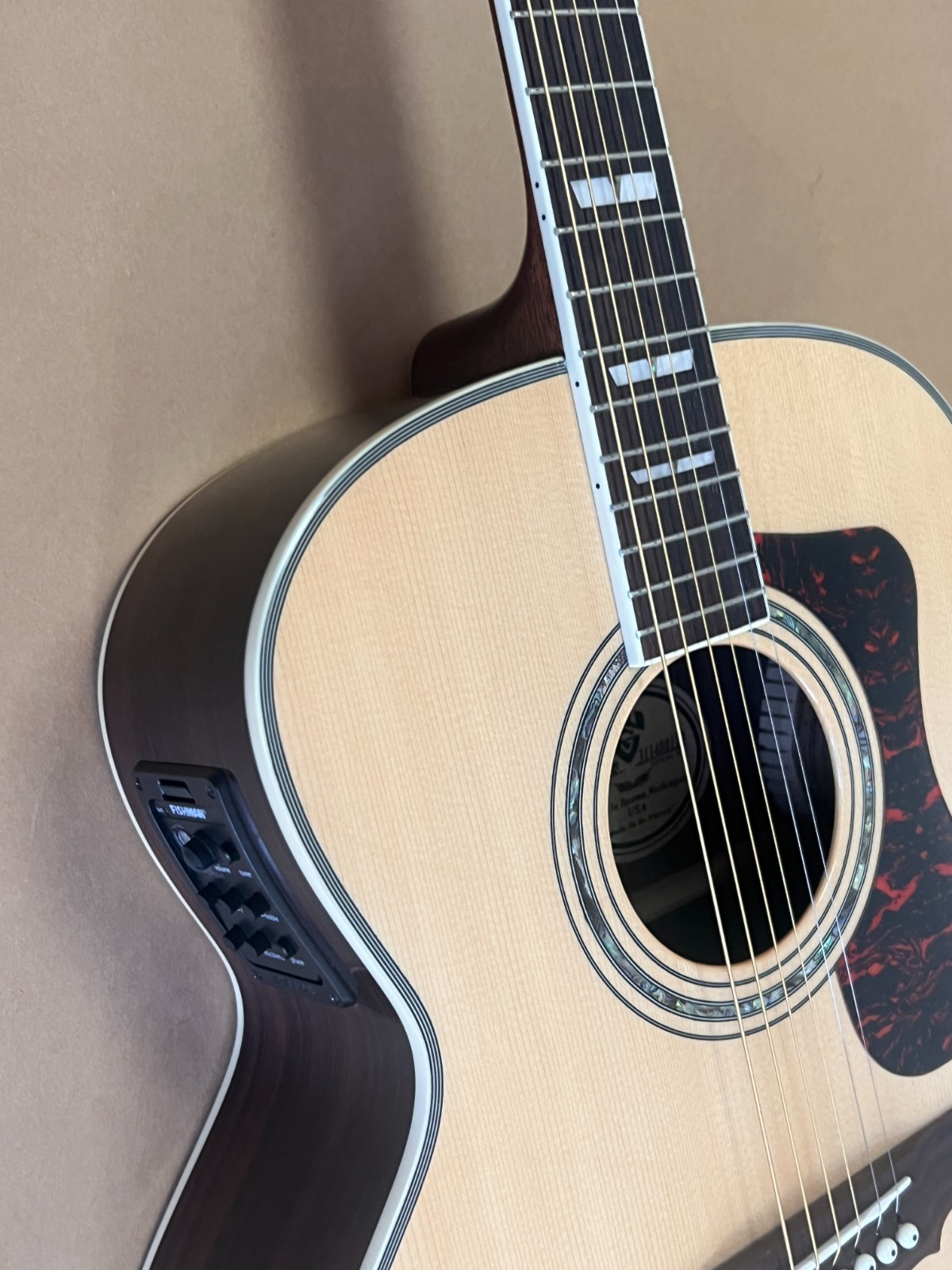 Guild F‑55E Jumbo Acoustic‑Electric Guitar Solid Spruce Top Rosewood Back Sides