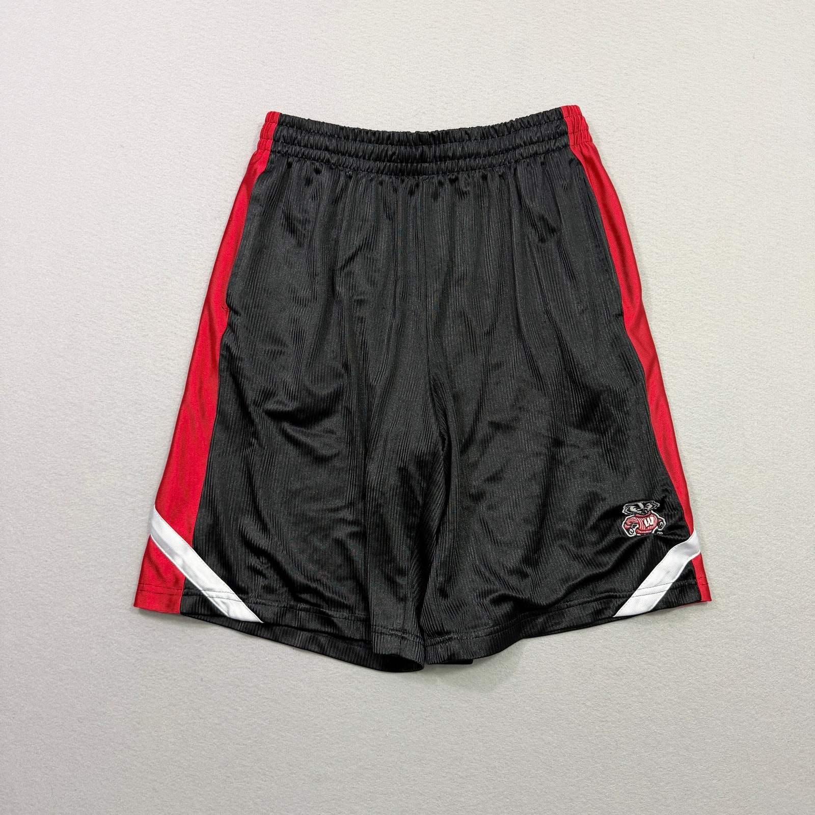 Vintage Wisconsin Badgers Shorts Men\'s Extra Large Black Red Athletic Sports y2k