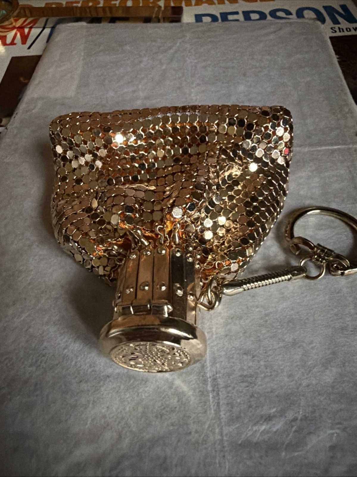 Vintage Whiting & Davis Gate Top Expandable Beggars Bag Gold Sequin Mesh Purse