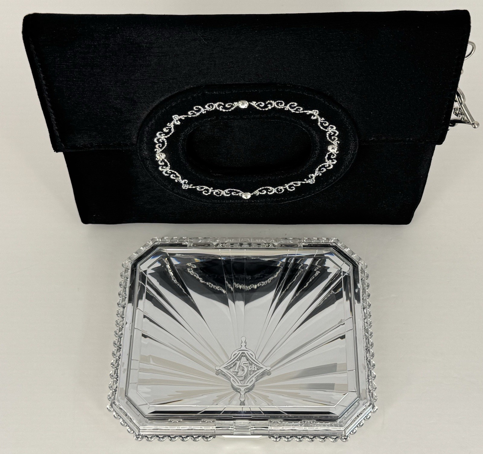 JILL STUART 15th Anniversary Eyeshadow Compact Limited Edition Palette + Pouch JILL STUART 15th Anniversary Eyeshadow Compact Limited Edition Palette + Pouch