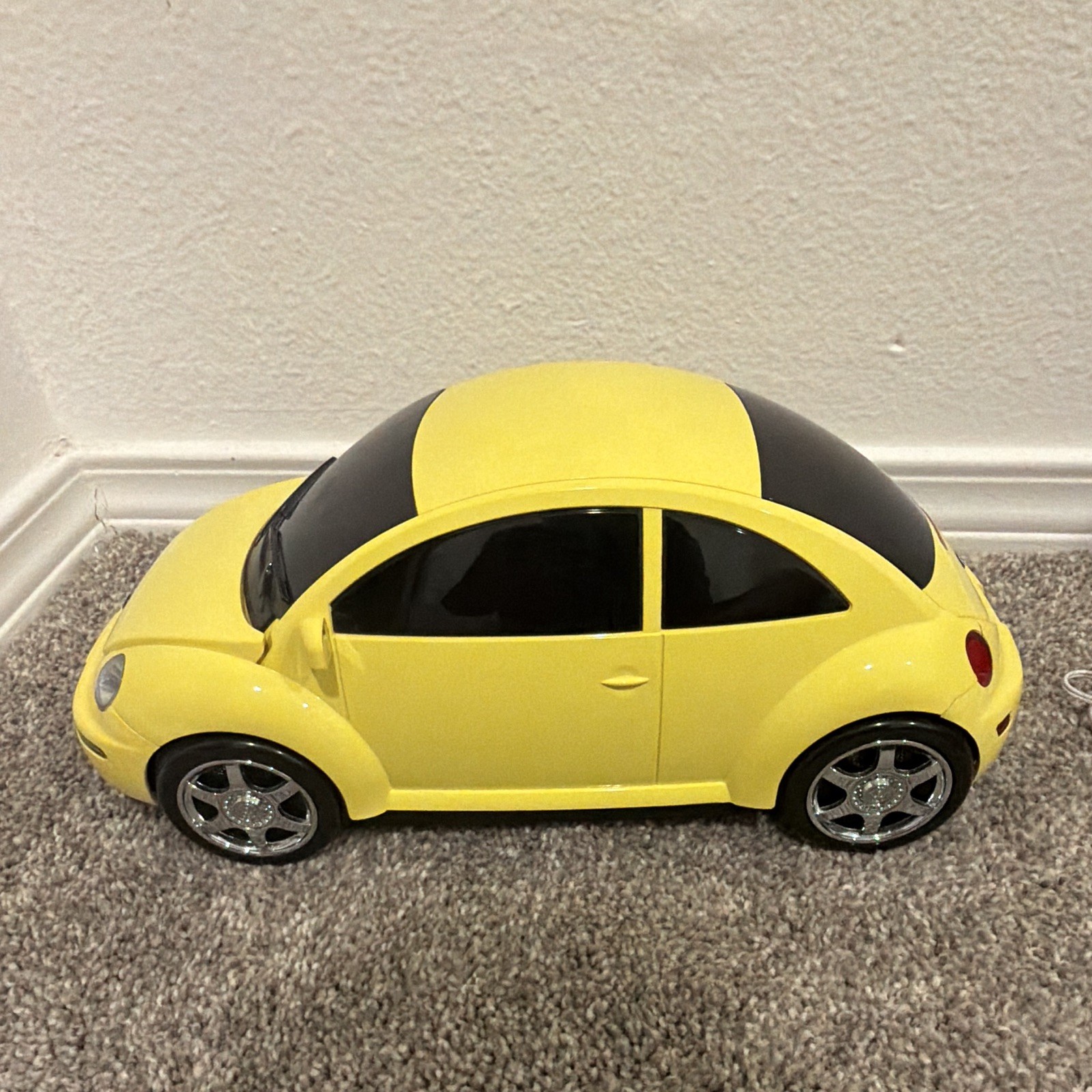 Sharper Image VW Beetle CD Player AM/FM Radio Headphone Jack Yellow GT112