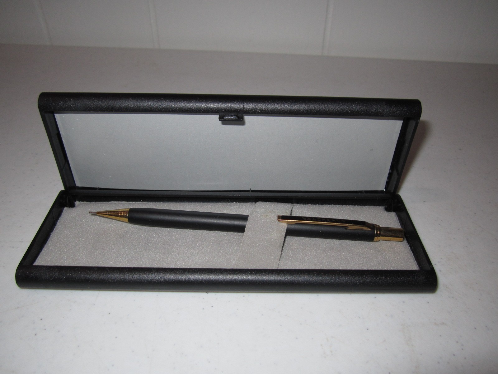 Vintage Eversharp Writing Innovation Astronaut Style Black Pen with Case Vintage Eversharp Writing Innovation Astronaut Style Black Pen with Case