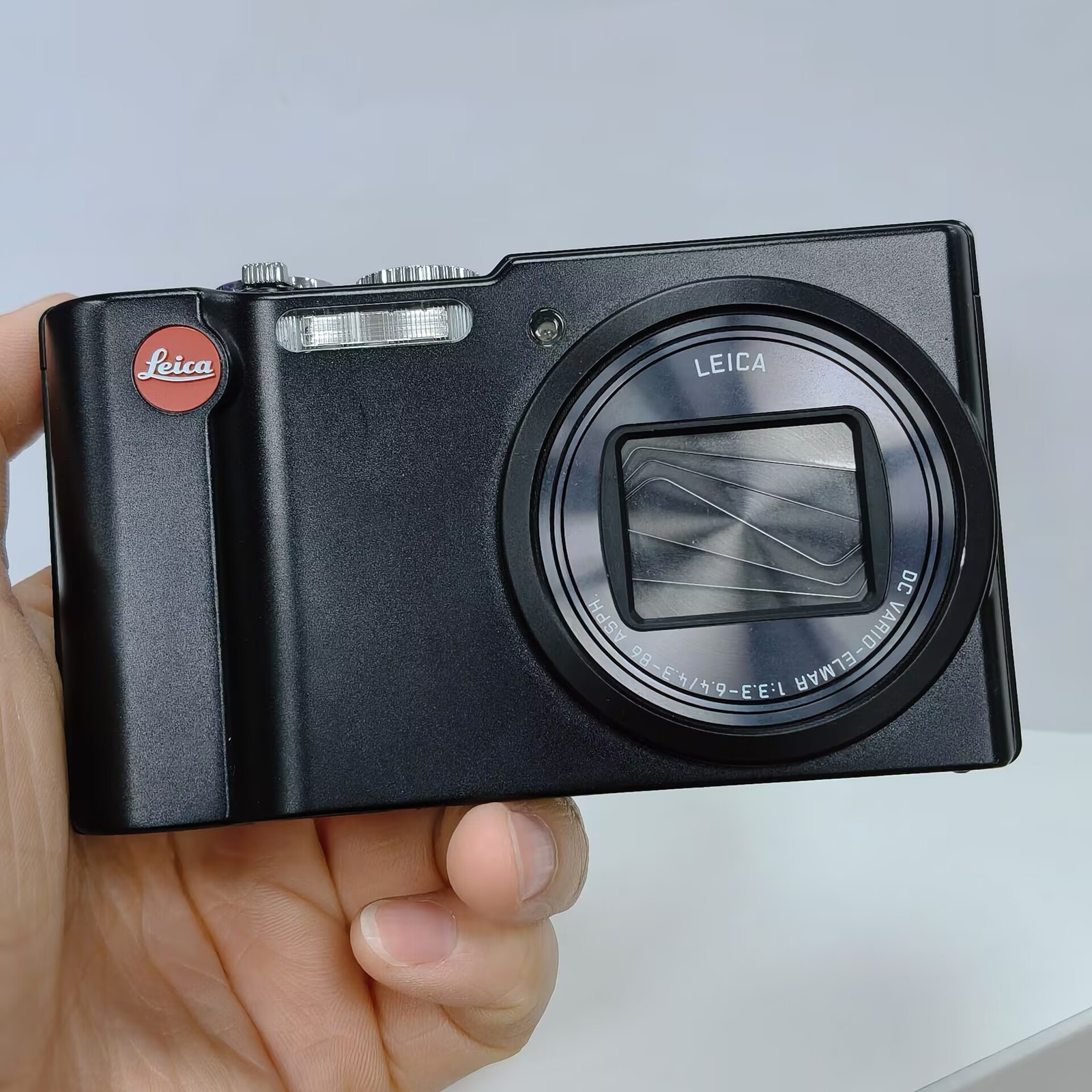 Leica V-LUX 40 Digital Camera 14.0MP 20X Optical Zoom Built-in Wi-Fi & GPS Black