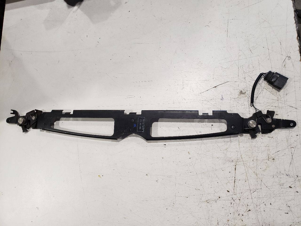 2006 Bentley Flying Spur Automatic Sedan Hood Bonnet Latch OEM 3W0823509G