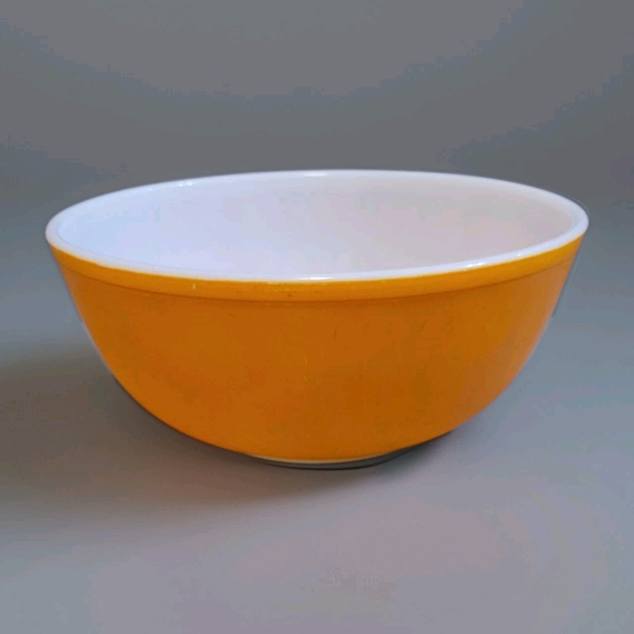 Pyrex Daisy Orange Mixing Bowl 4qt #404 Vintage Pyrex Daisy Orange Mixing Bowl 4qt #404 Vintage