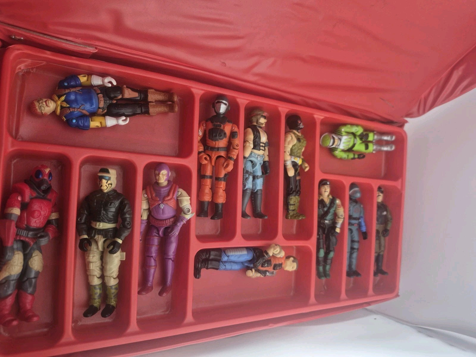 Vintage 1980s Hasbro G.I. Joe ARAH figure lot - 24 figures total with case