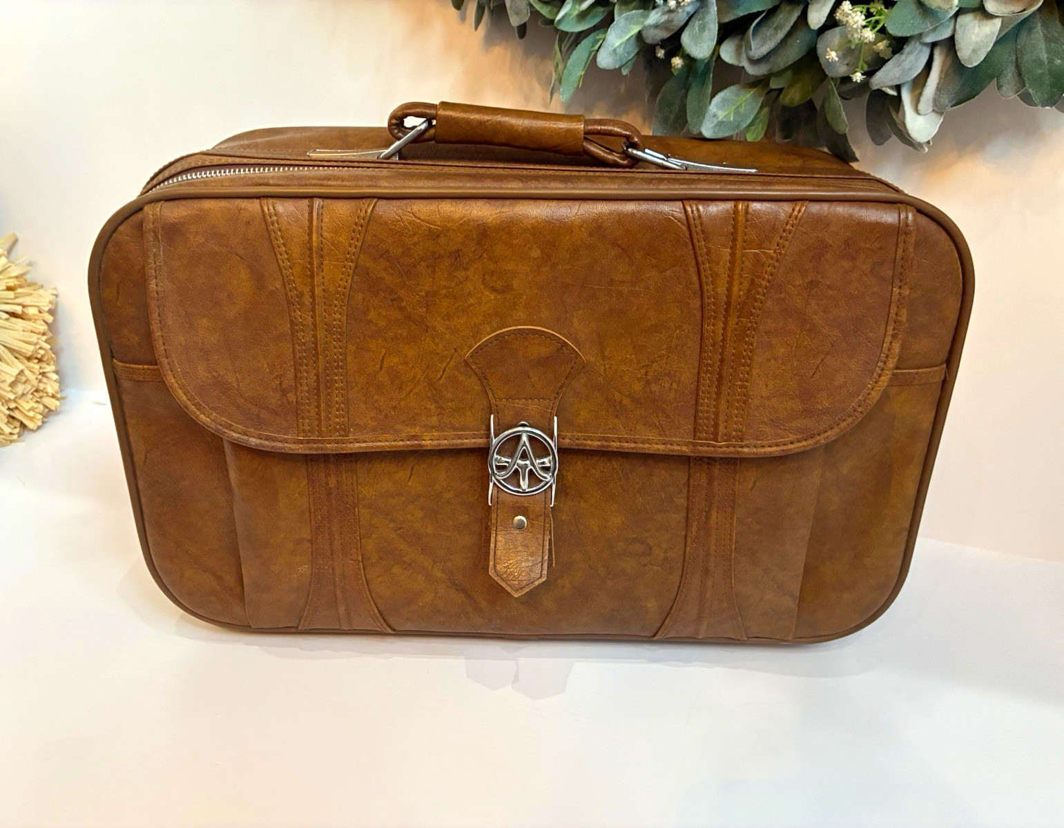 American Tourister True Vintage 1970s Brown Hard Vinyl Locking Suitcase 40L