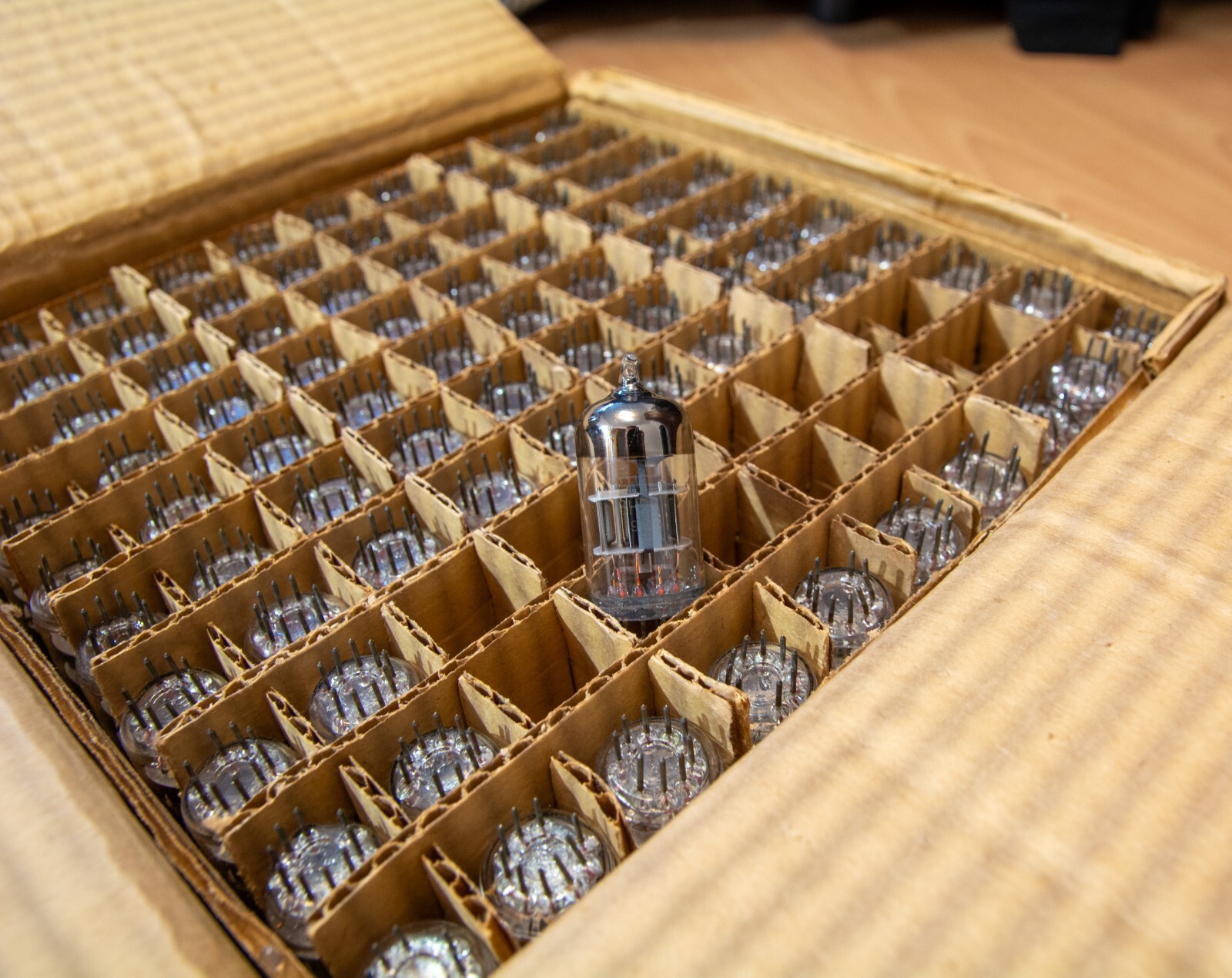 8 PCS 6N23P (E88CC / 6922 / 6DJ8) NOS VACUUM TUBES VOSKHOD. MIX. 1960-80\'s. 8 PCS 6N23P (E88CC / 6922 / 6DJ8) NOS VACUUM TUBES VOSKHOD. MIX. 1960-80\'s.
