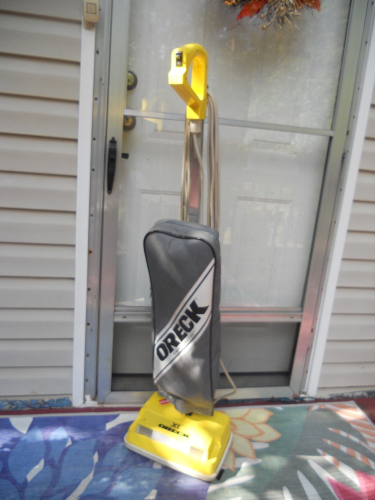 Working Yellow Oreck XL2700RH Lightweight Upright Vacuum FREESHIP Working Yellow Oreck XL2700RH Lightweight Upright Vacuum FREESHIP