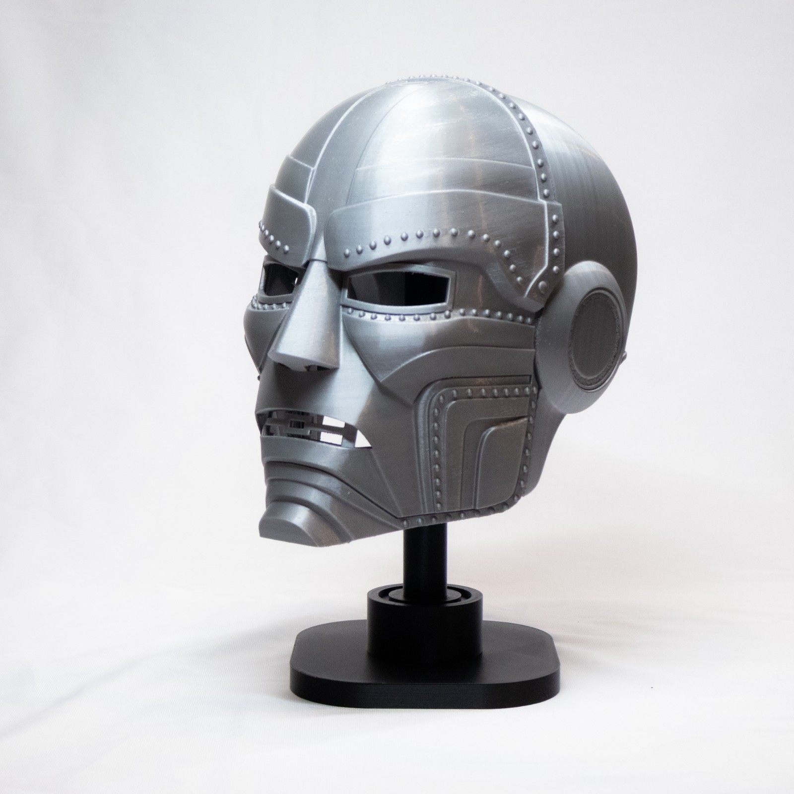 Doctor Doom Helmet/Mask -3D Printed Cosplay for Avengers Doomsday Halloween Mask