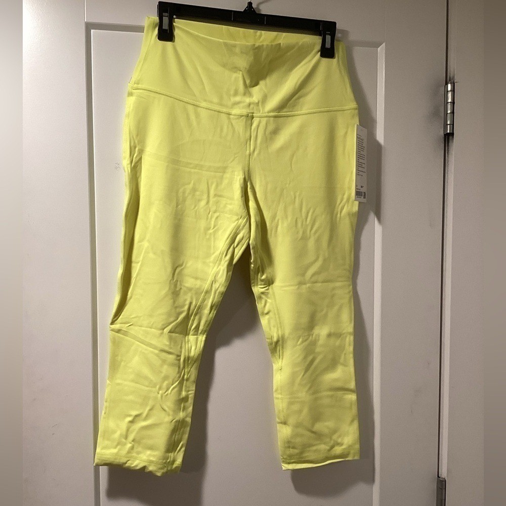 NWT Lululemon Athletica Size 12 Align HR Crop 21\