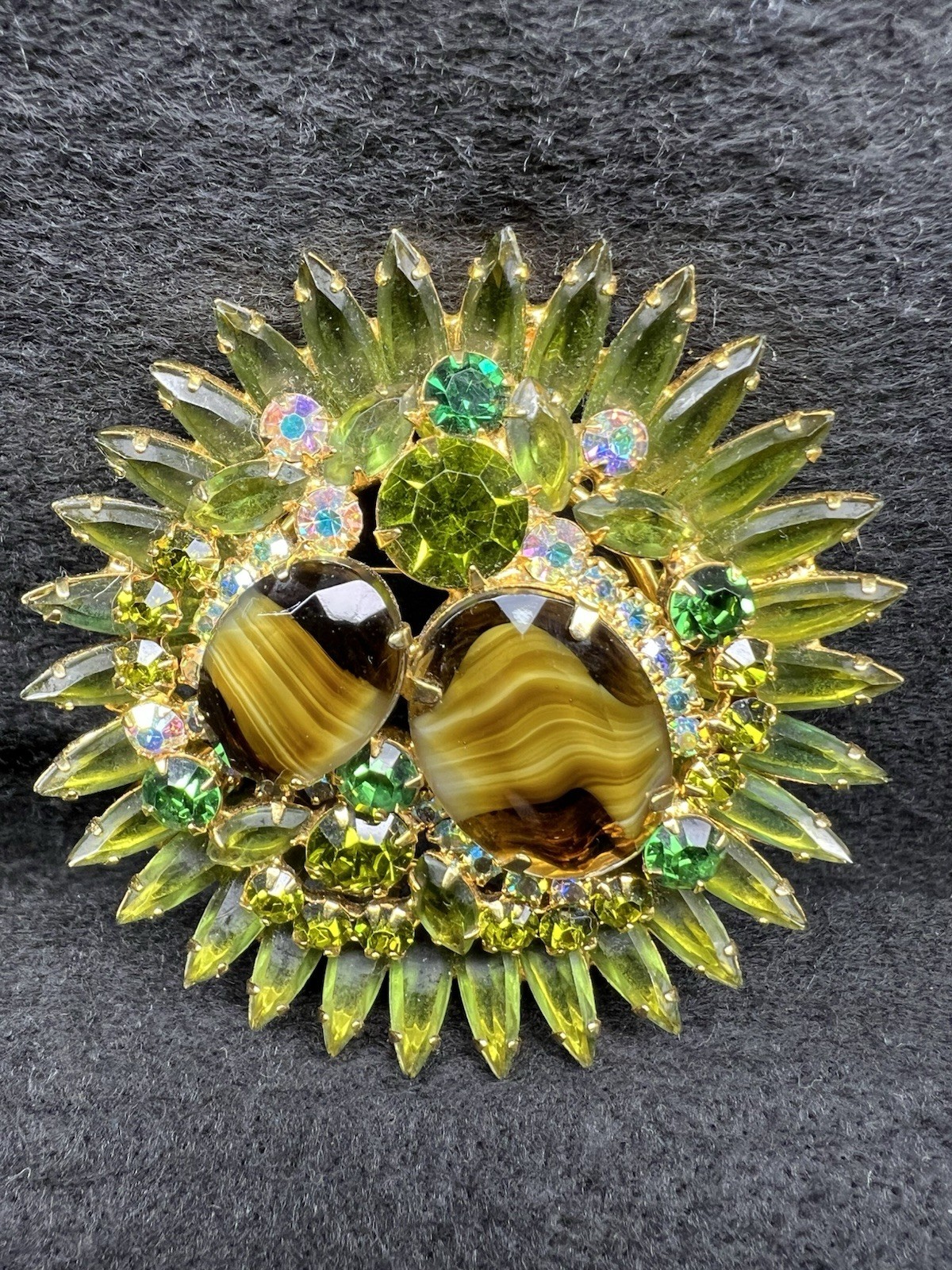 Delizza & Elster Juliana D&E Vintage Green Glass & Rhinestone Brooch STUNNING Delizza & Elster Juliana D&E Vintage Green Glass & Rhinestone Brooch STUNNING