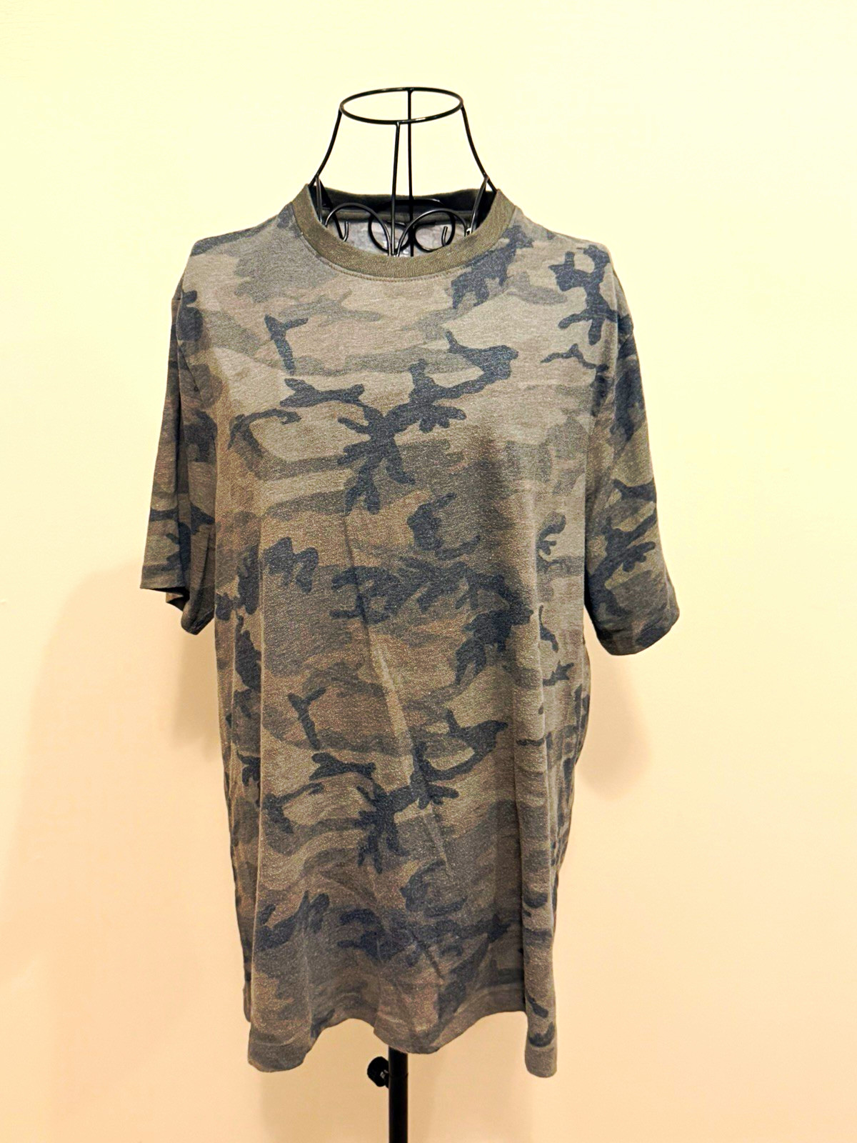 True Craft Woman\'s Camo Logo Crew Neck Short Sleeve T-Shirt Green Gray Size L True Craft Woman\'s Camo Logo Crew Neck Short Sleeve T-Shirt Green Gray Size L