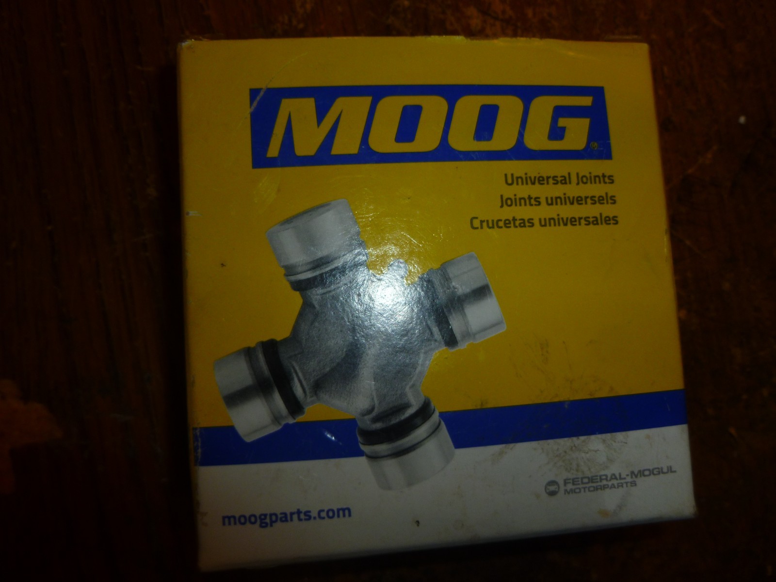 NEW IN BOX MOOG 331A U JOINT W/GREASE FITTING & LOCKS NEW IN BOX MOOG 331A U JOINT W/GREASE FITTING & LOCKS