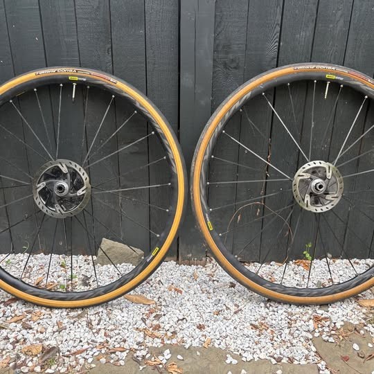 Mavic Cosmic Pro Carbon UST Disc 45mm Wheelset 700c Shimano HG + Tires Rotors Mavic Cosmic Pro Carbon UST Disc 45mm Wheelset 700c Shimano HG + Tires Rotors