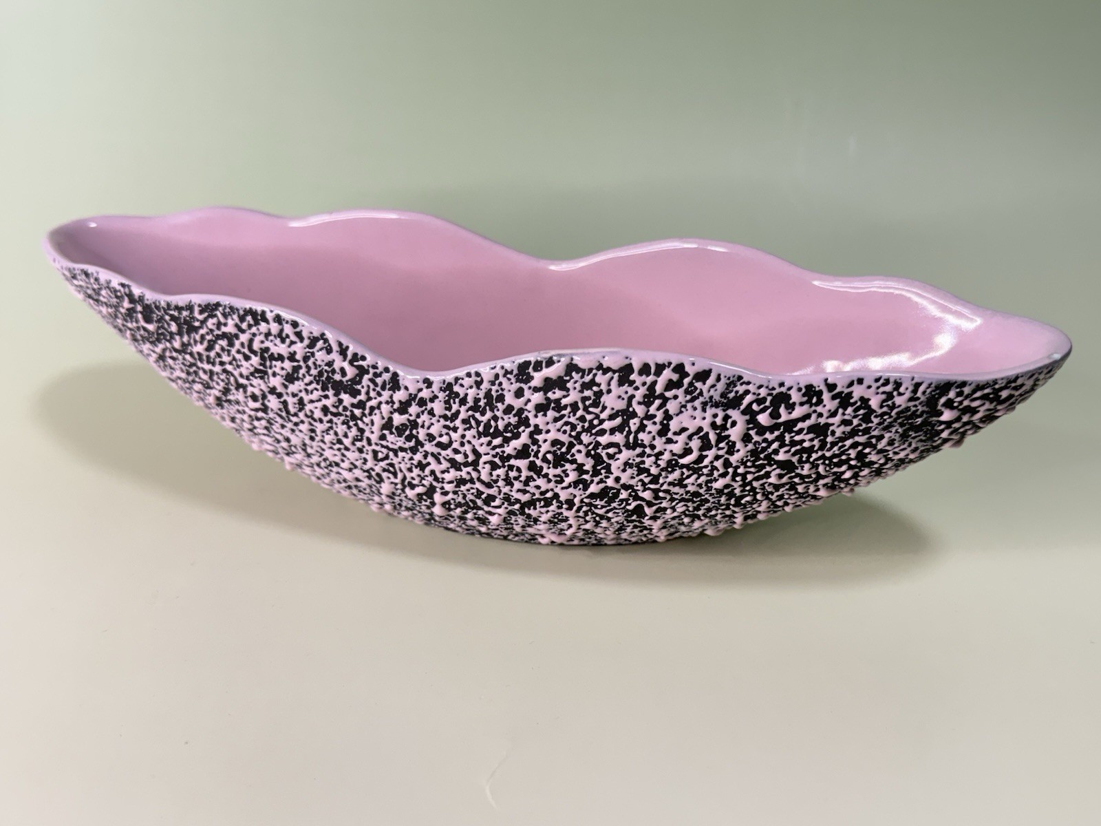 Vintage Shawnee Kenwood 2110 MCM Pink Black Art Pottery Planter 11.5” USA