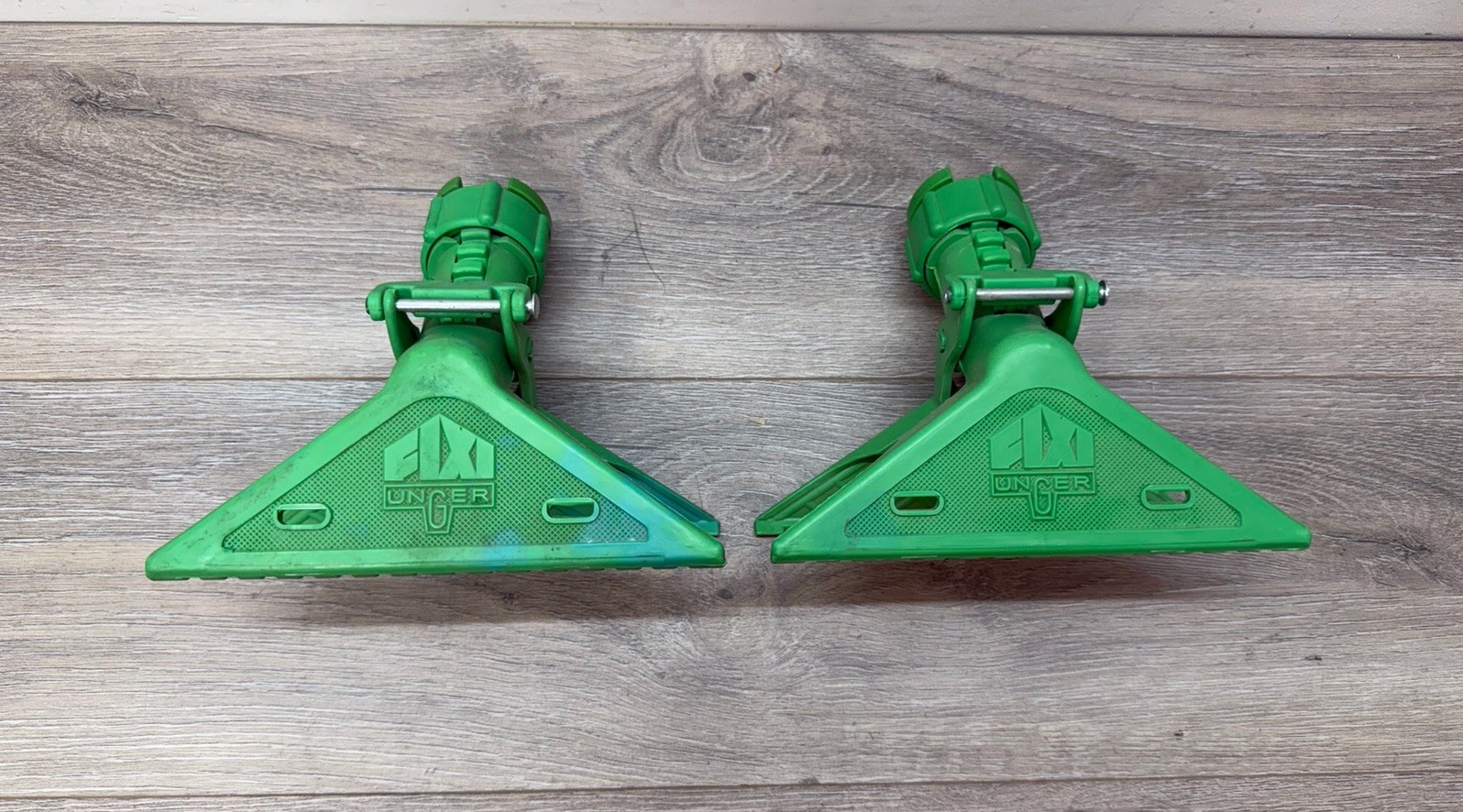 Unger FIXI Clamp Pole Attachment Green Tool Head Window Cleaning Holder Adapter