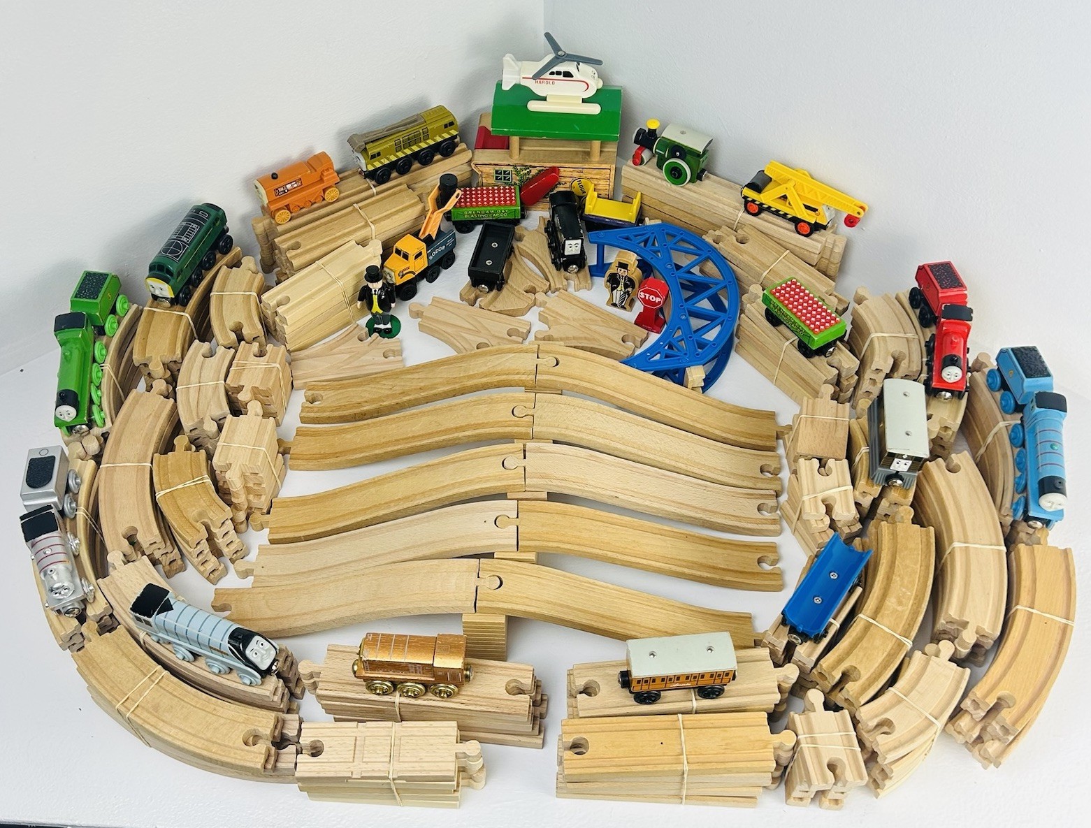 Thomas Wooden Railway HUGE LOT 215 PIECES Trains Tenders Track accessories