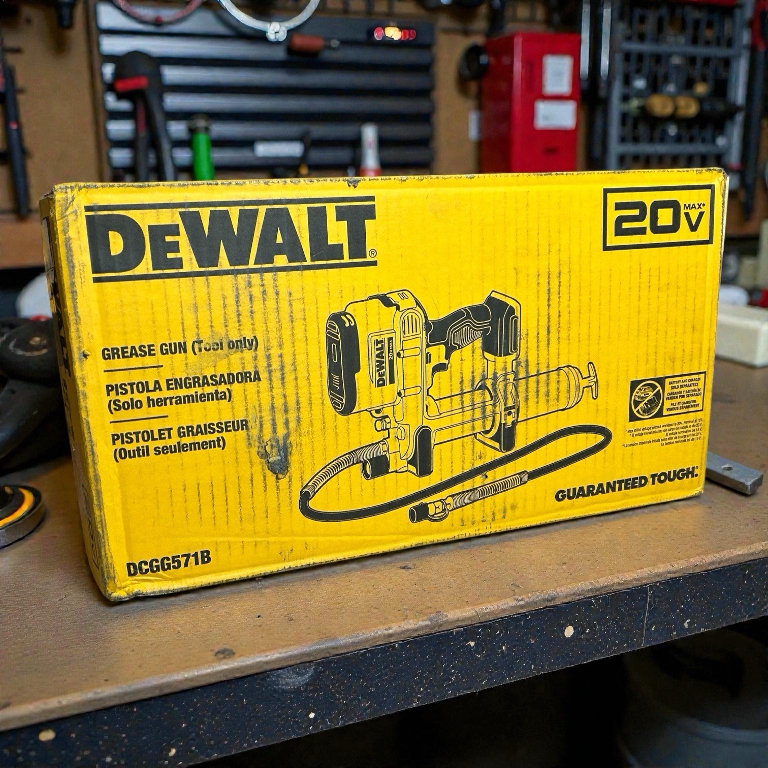 DEWALT DCGG571B 20V MAX Cordless 10,000 PSI Variable Speed Grease Gun -Tool Only DEWALT DCGG571B 20V MAX Cordless 10,000 PSI Variable Speed Grease Gun -Tool Only