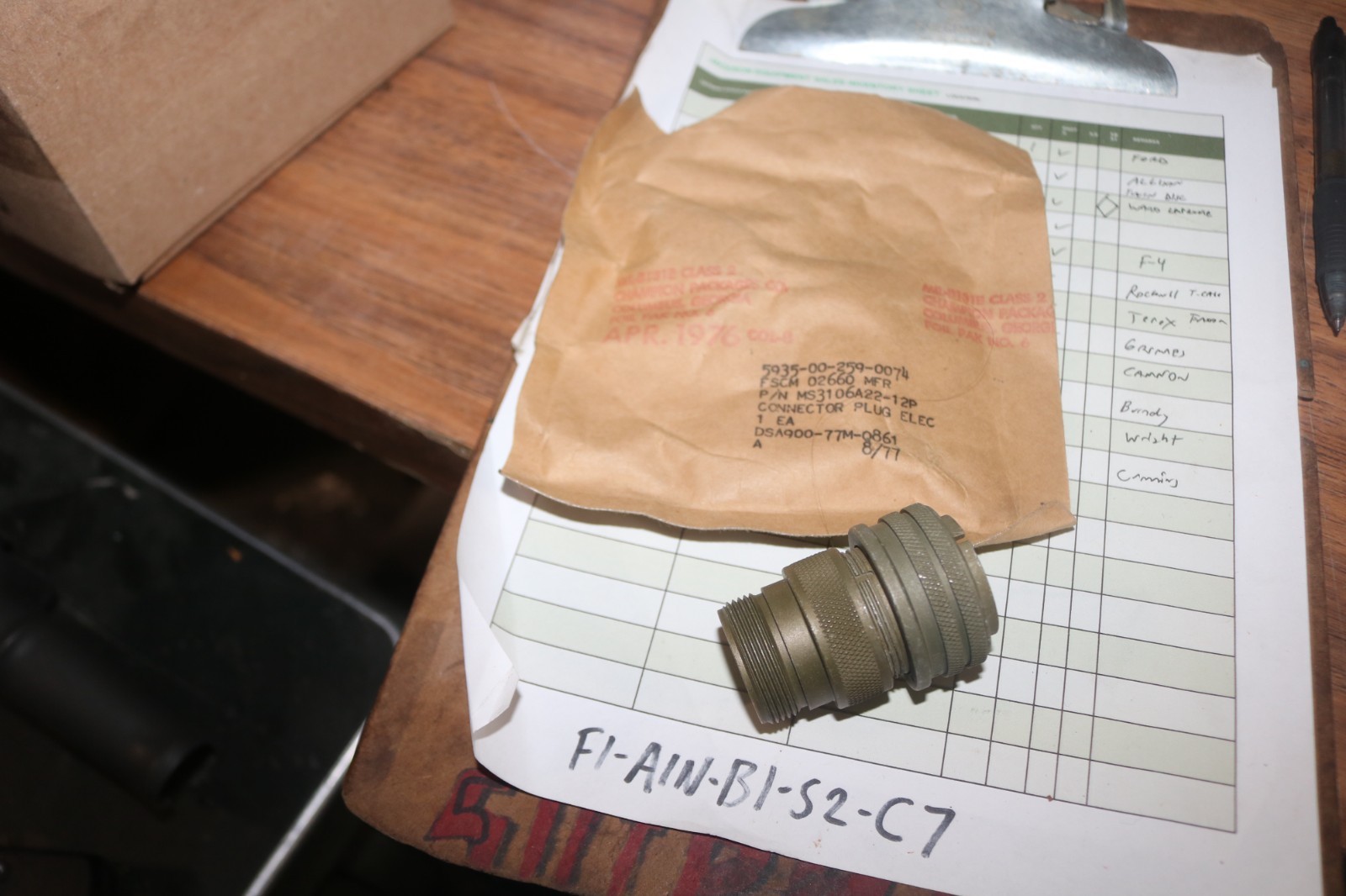 NOS Amphenol electrical connector PN MS3106A22-12P 5935-00-259-0074 NOS Amphenol electrical connector PN MS3106A22-12P 5935-00-259-0074