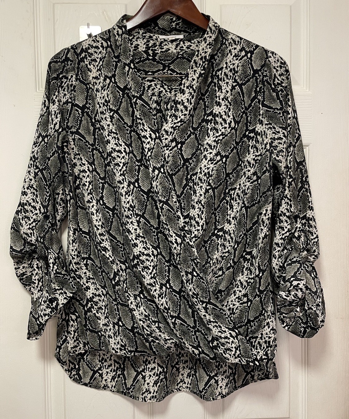 Pleione Anthropologie Women Wrap Top Medium Black Gray Green Snakeskin Print